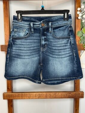 NWOT KanCan Signature Kurvy Ultra High Rise Denim Shorts